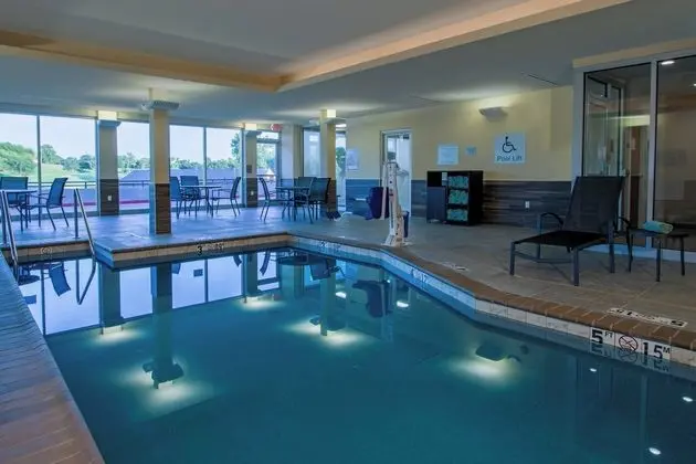 Fairfield Inn & Suites Duncan - Havuz