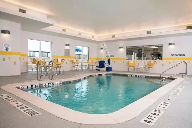 Fairfield Inn & Suites Fredericksburg - Havuz