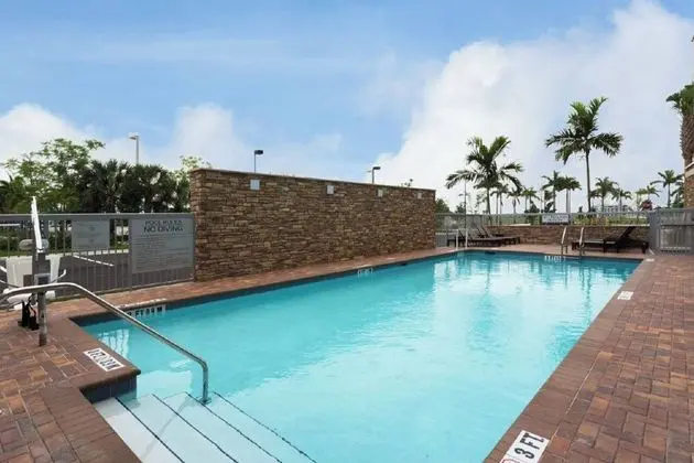 Fairfield Inn &Suites Ft Lauderdale Pembroke Pines - Havuz