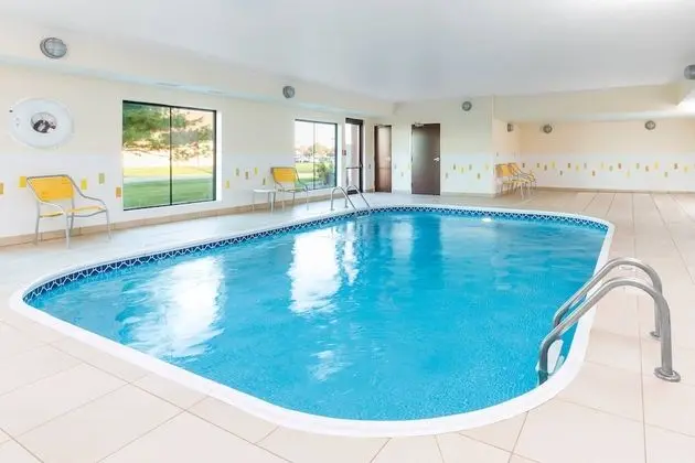 Fairfield Inn & Suites Galesburg - Havuz
