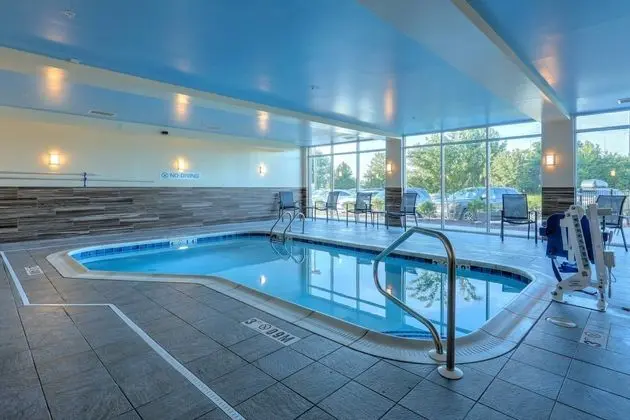 Fairfield Inn & Suites Greenville - Havuz