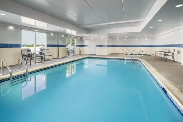 Fairfield Inn & Suites Harrisburg Hershey - Havuz