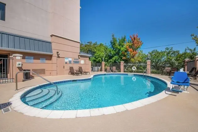 Fairfield Inn & Suites Holiday Tarpon Springs - Havuz