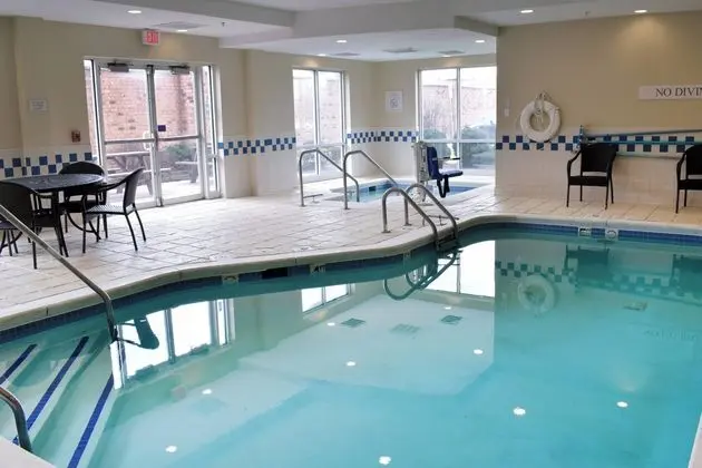 Fairfield Inn & Suites Indianapolis East - Havuz
