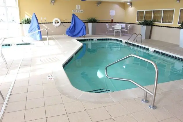 Fairfield Inn & Suites Kansas City Liberty - Havuz