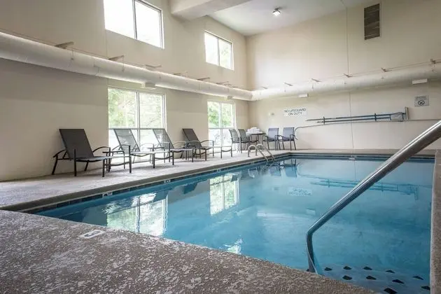 Fairfield Inn & Suites Knoxville/East - Havuz