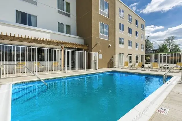 Fairfield Inn & Suites Leavenworth - Havuz