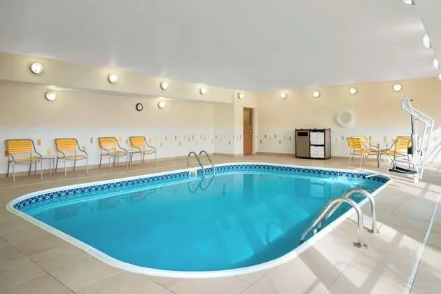 Fairfield Inn & Suites Lima - Havuz