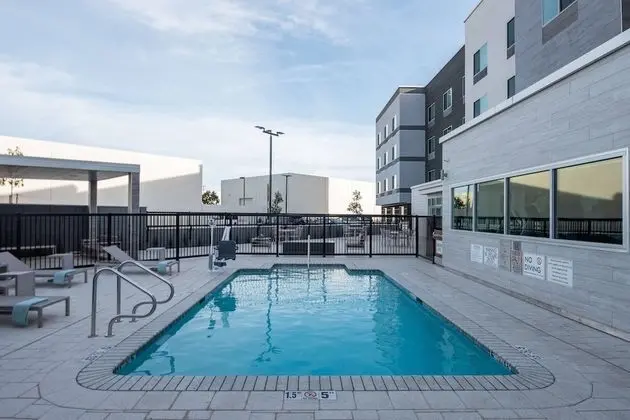 Fairfield Inn & Suites by Marriott Anaheim Los Alamitos - Misafir Tesisleri ve Hizmetleri