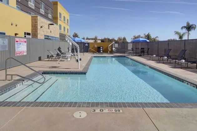 Fairfield Inn & Suites by Marriott Bakersfield North/Airport - Havuz