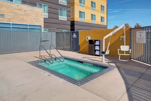Fairfield Inn & Suites by Marriott Bakersfield North/Airport - Havuz
