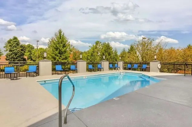 Fairfield Inn & Suites By Marriott Beckley - Havuz