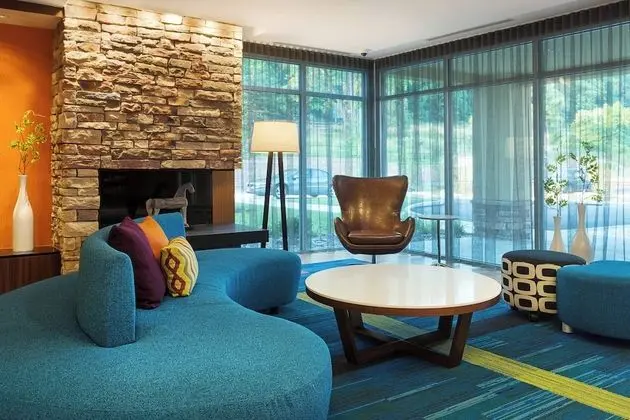 Fairfield Inn and Suites by Marriott Belle Vernon - Lobi