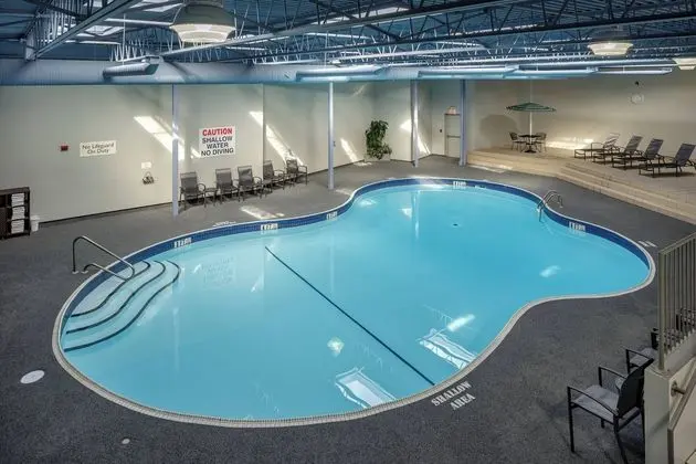 Fairfield Inn & Suites by Marriott Belleville - Havuz