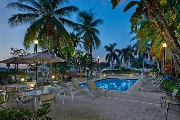 Fairfield Inn And Suites By Marriott Boca Raton - Havuz