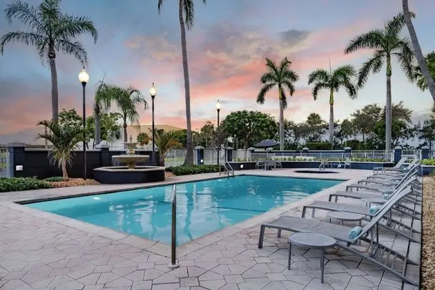Fairfield Inn And Suites By Marriott Boca Raton - Havuz