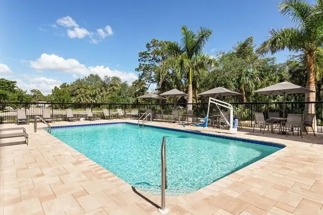 Fairfield Inn & Suites by Marriott Bonita Springs - Havuz
