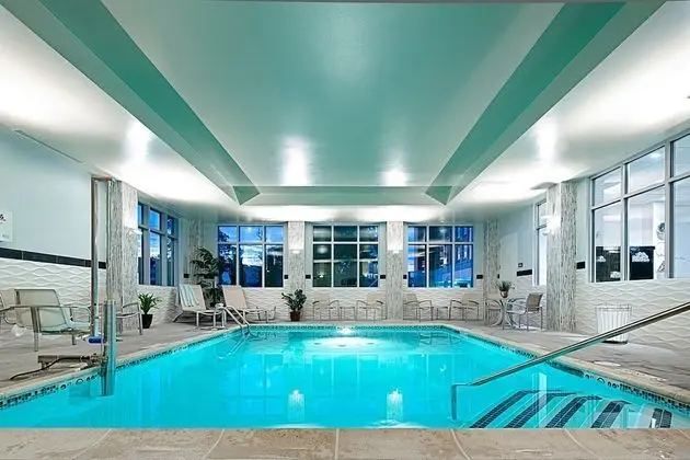 Fairfield Inn & Suites by Marriott Boston Logan Airport/Chelsea - Havuz