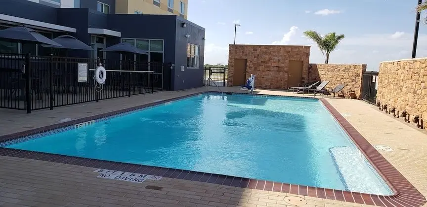 Fairfield Inn & Suites by Marriott Brownsville North - Havuz