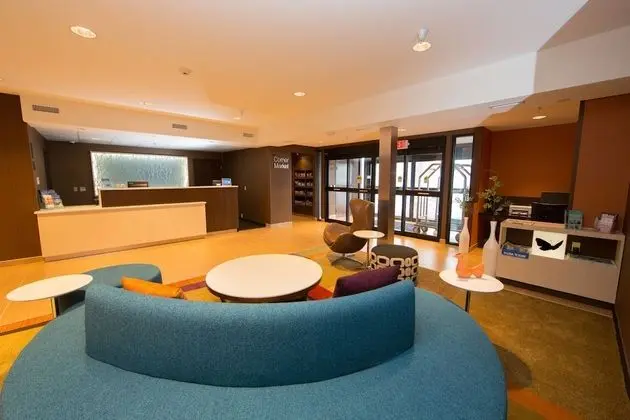 Fairfield Inn & Suites by Marriott Burlington - Lobi