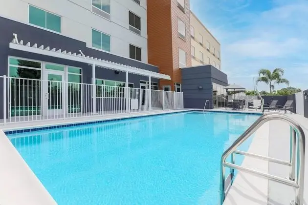 Fairfield Inn & Suites by Marriott Cape Coral/North Fort Myers - Havuz