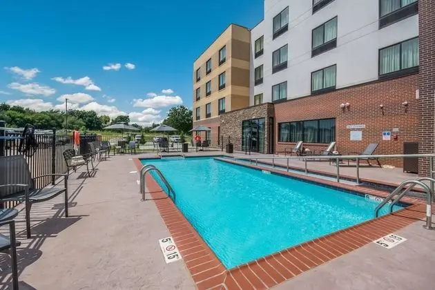 Fairfield Inn & Suites by Marriott Chickasha - Havuz