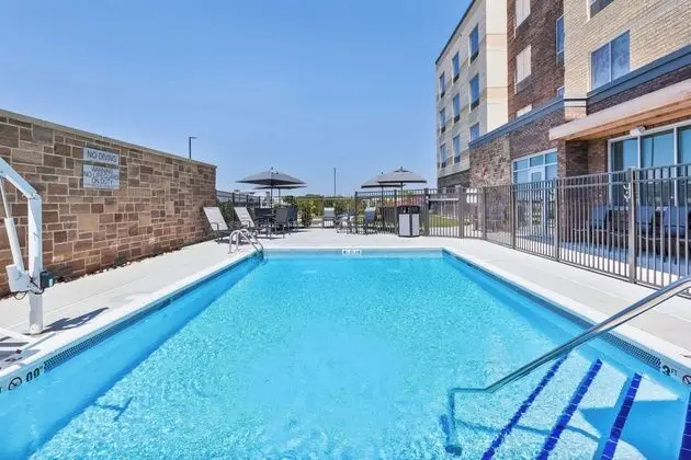 Fairfield Inn & Suites by Marriott Cincinnati Airport South/Florence - Havuz