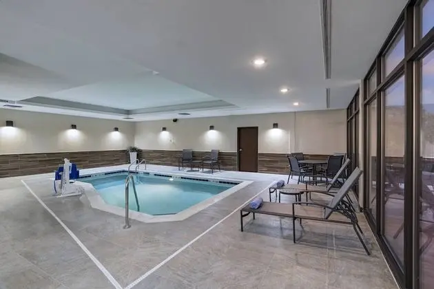 Fairfield Inn & Suites by Marriott Colorado Springs East/Ballpark - Havuz