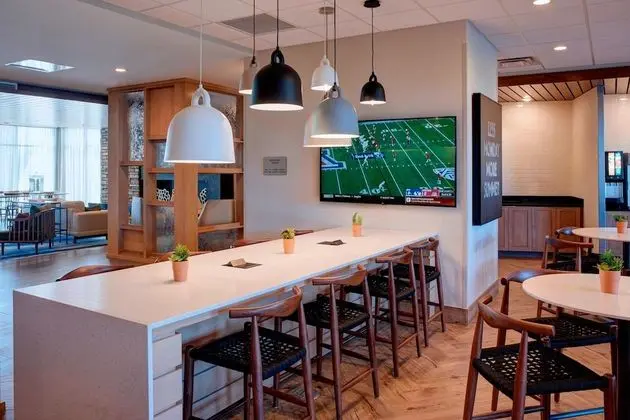 Fairfield Inn & Suites by Marriott Columbus, IN - Yerinde Yemek