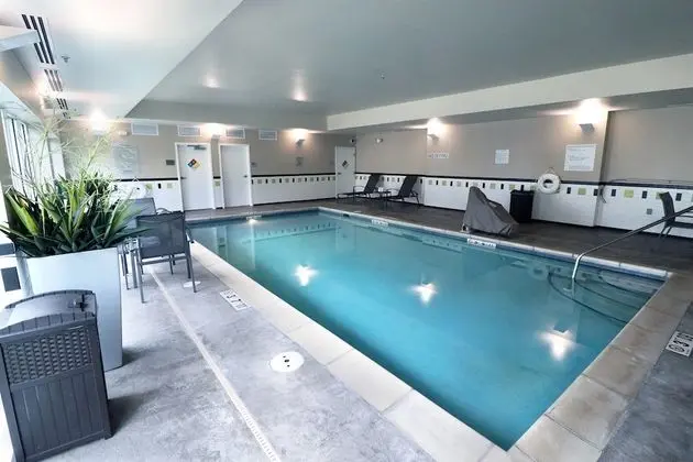 Fairfield Inn & Suites by Marriott Des Moines Airport - Havuz