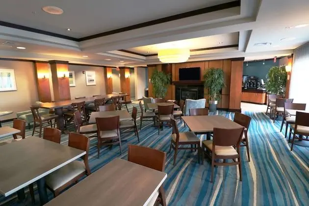 Fairfield Inn & Suites by Marriott Des Moines Airport - Yerinde Yemek
