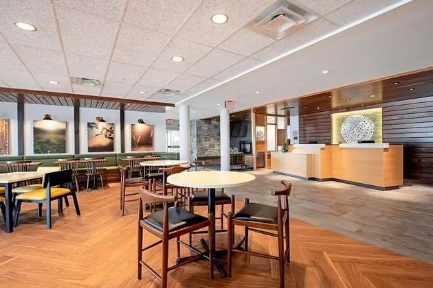 Fairfield Inn & Suites by Marriott Duluth Waterfront - Lobi