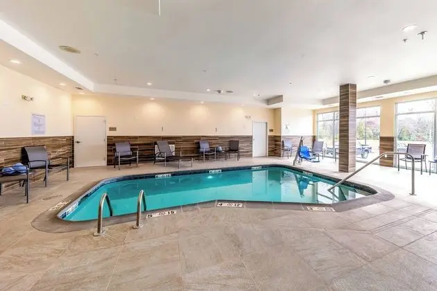 Fairfield Inn & Suites by Marriott Gainesville I-35 - Havuz