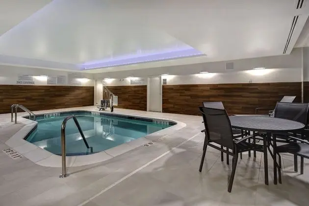 Fairfield Inn & Suites by Marriott Grand Rapids Wyoming - Havuz
