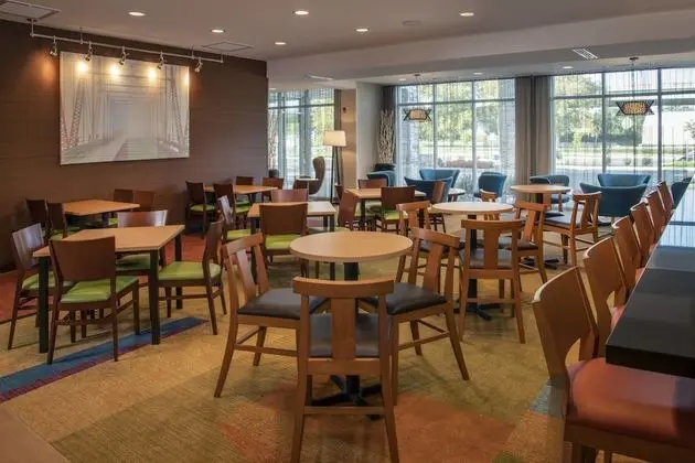 Fairfield Inn & Suites by Marriott Harrisburg International Airport - Yerinde Yemek