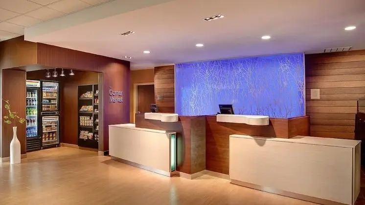 Fairfield Inn & Suites by Marriott Helen - Lobi