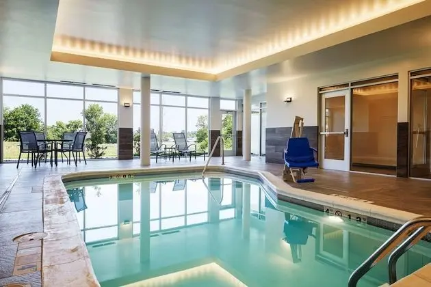 Fairfield Inn & Suites by Marriott Kansas City Belton - Havuz