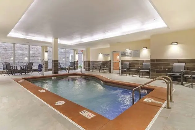 Fairfield Inn & Suites by Marriott Kansas City Shawnee - Havuz