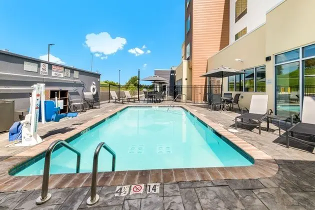 Fairfield Inn & Suites by Marriott Knoxville Clinton - Havuz