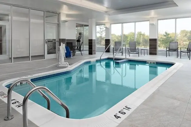 Fairfield Inn & Suites by Marriott Lake Geneva - Havuz