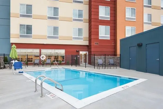 Fairfield Inn & Suites by Marriott Lebanon - Havuz
