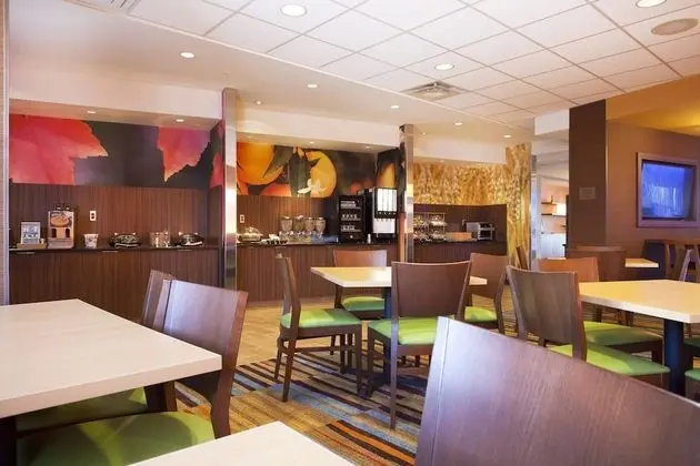Fairfield Inn & Suites by Marriott Lethbridge - Yerinde Yemek