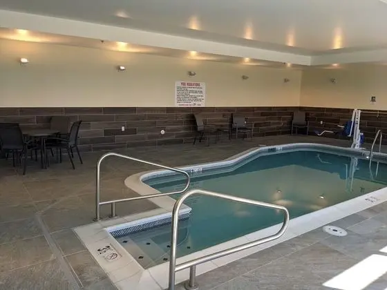 Fairfield Inn & Suites by Marriott Lincoln Crete - Havuz