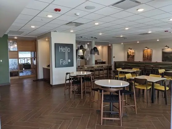 Fairfield Inn & Suites by Marriott Lincoln Crete - Yerinde Yemek
