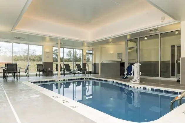 Fairfield Inn & Suites by Marriott Louisville New Albany IN - Havuz