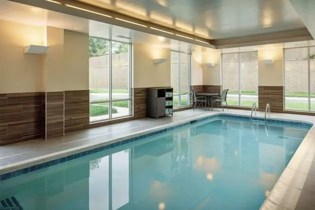 Fairfield Inn & Suites by Marriott Louisville Northeast - Havuz