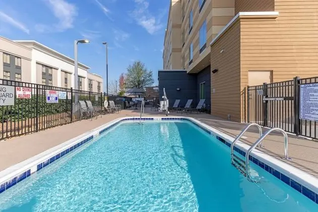Fairfield Inn & Suites by Marriott Mebane - Havuz