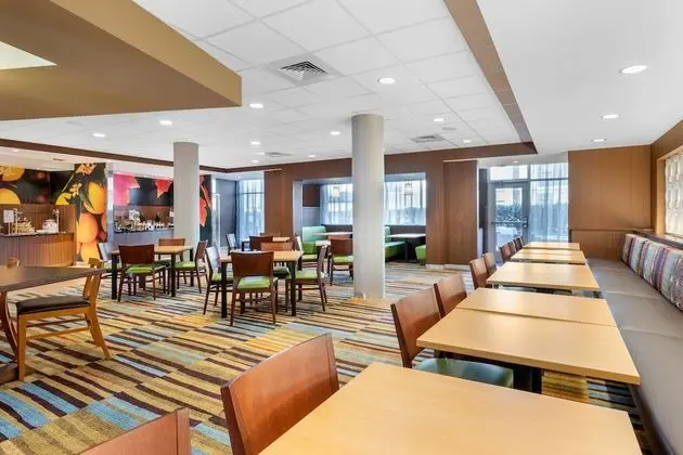 Fairfield Inn & Suites by Marriott Mebane - Yerinde Yemek