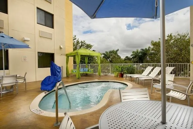 Fairfield Inn & Suites by Marriott Miami Airport South - Havuz