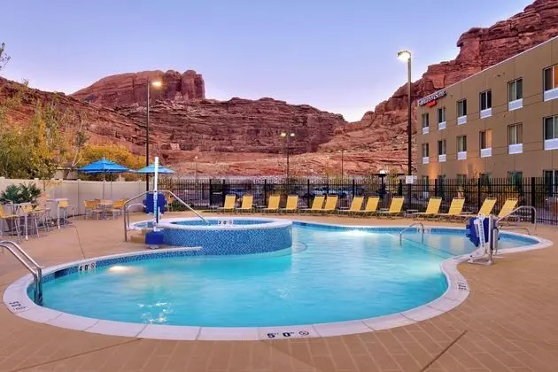 Fairfield Inn & Suites by Marriott Moab - Havuz